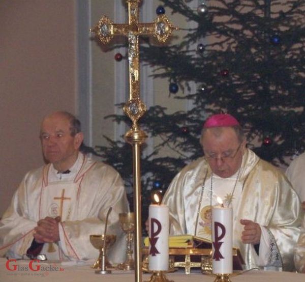 Biskup Bogović u Otočcu na blagdan Svete obitelji