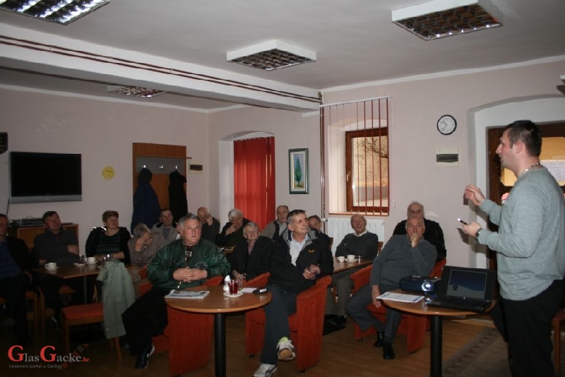 U Otočcu održano predavanje umirovljenicima
