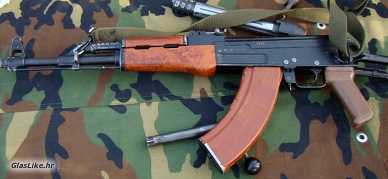 Gospićanin dragovoljno predao automatsku pušku i 110 komada streljiva