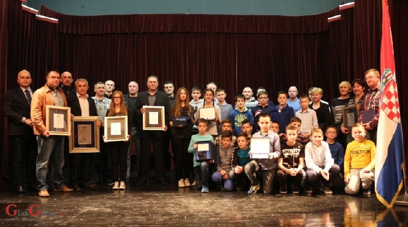 Nagrađeni najbolji sportaši i sportske ekipe Ličko-senjske županije za 2015.godinu