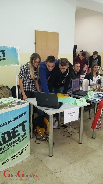 Otočki srednjoškolci na Sajmu poslova