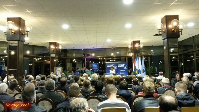 Predizborni skup Domljubne koalicije u Novalji Predizborni skup Domljubne koalicije u Novalji