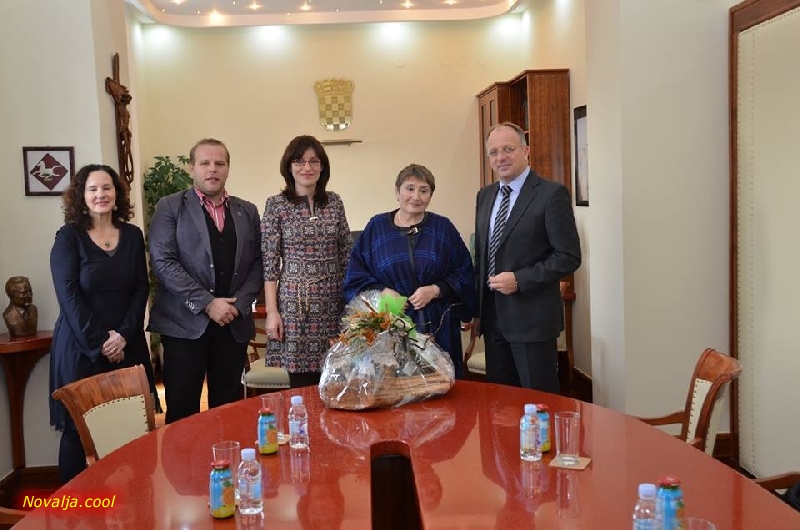 Veleposlanica Izraela Zina Kalay Kleitman posjetila Novalju  Veleposlanica Izraela Zina Kalay Kleitman posjetila Novalju