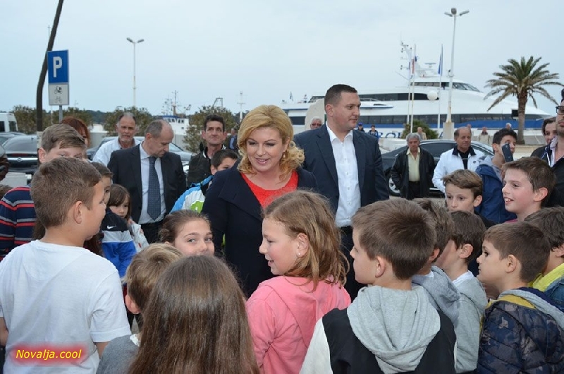Predsjednica Kolinda Grabar Kitarović posjetila Novalju Predsjednica Kolinda Grabar Kitarović posjetila Novalju