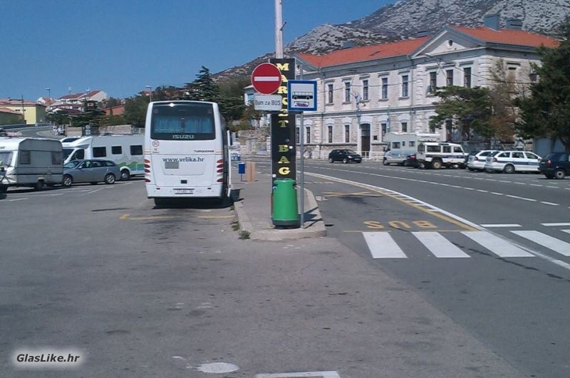 Krčki biskup Petanjak na spomendanu Sv.Karla Boromejskog u Karlobagu Krčki biskup Petanjak na spomendanu Sv.Karla Boromejskog u Karlobagu