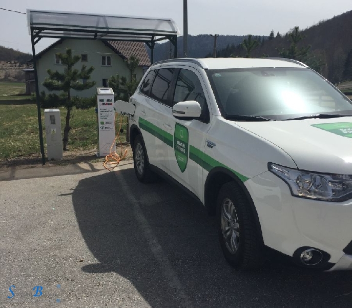 JU NP Sjeverni Velebit postavila punionicu za električna motorna vozila u Krasnu
