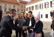 Paška janjetina na trgu Sv. Marka u Zagrebu Paška janjetina na trgu Sv. Marka u Zagrebu