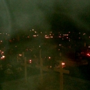 Usred noći na osvjetljenu groblju