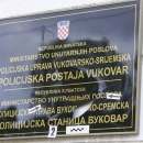 Vukovarski stožer za umrlog Pajčića pokrio dvojezičnu ploču crnom plahtom