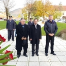 U Otočcu položeni vijenci i svijeće u povodu blagdana Svih svetih