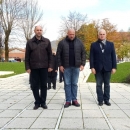 U Otočcu položeni vijenci i svijeće u povodu blagdana Svih svetih