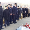U Otočcu položeni vijenci i svijeće u povodu blagdana Svih svetih