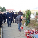 U Otočcu položeni vijenci i svijeće u povodu blagdana Svih svetih