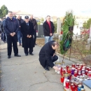 U Otočcu položeni vijenci i svijeće u povodu blagdana Svih svetih
