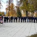 U Otočcu položeni vijenci i svijeće u povodu blagdana Svih svetih