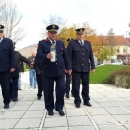 U Otočcu položeni vijenci i svijeće u povodu blagdana Svih svetih