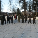 Branitelji iz Raba položili cvijeće i zapalili svijeće kod spomenika braniteljima u Otočcu 