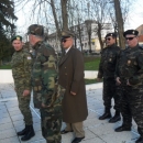 Branitelji iz Raba položili cvijeće i zapalili svijeće kod spomenika braniteljima u Otočcu 