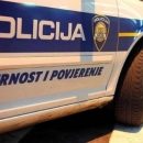 Uslijed umora automobilom sletio van kolnika 