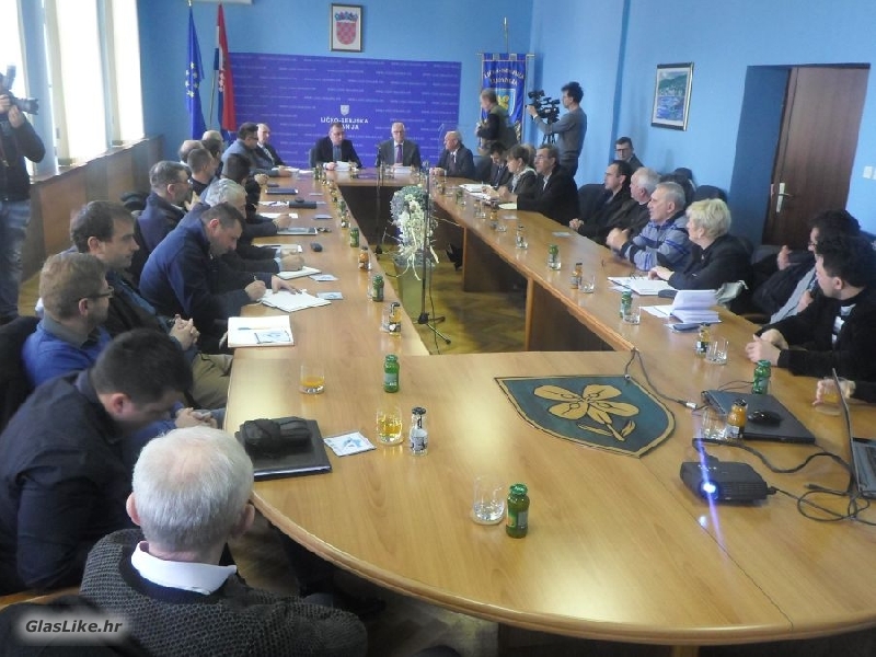 Bez pitke vode 79 posto županije Bez pitke vode 79 posto županije