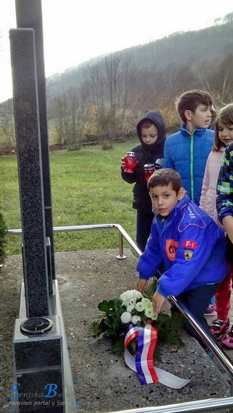 Predstavnici O.Š. Senja i Vratnika posjetili mjesna groblja