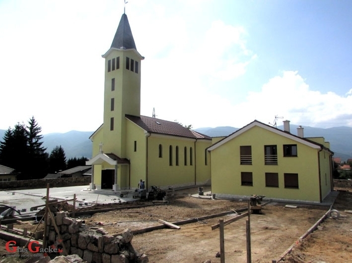 Sutra blagoslov crkve sv. Ivana Pavla II. u Donjem Lapcu