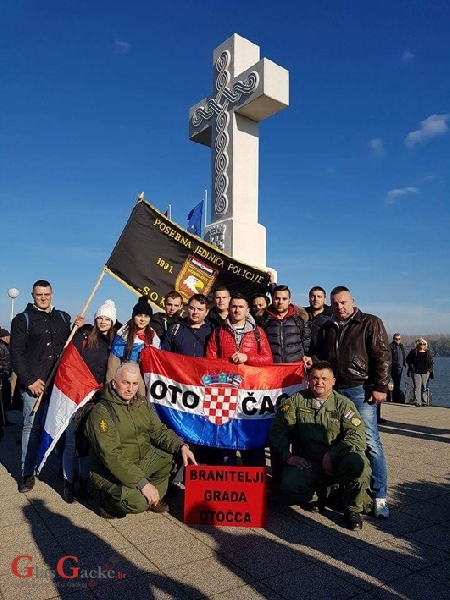 Gačani stigli u Vukovar, već su u koloni sjećanja