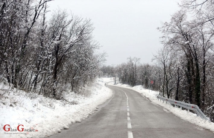 Zbog jaka vjetra ograničenja u prometu Zbog jaka vjetra ograničenja u prometu