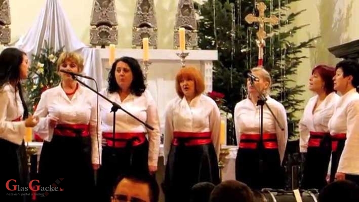 Klapa Senjkinje na 10. Božićnom sajmu u Otočcu