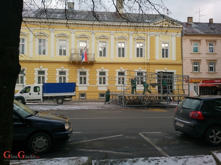Pozornica za Novu godinu samo što nije