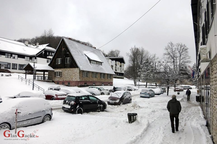 Na Plitvičkim jezerima snijega tek za zimski ugođaj