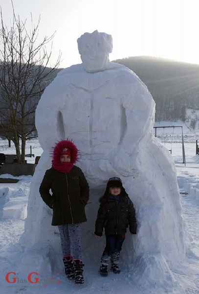 Nisu to obični snjegovići  već prave snježne skulpture