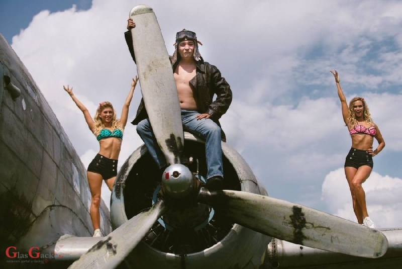 RAZBIJAČI ČAŠA snimili spot za singl "SEX BOMBA"