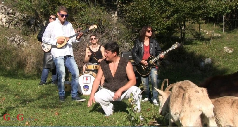 "Razbijači čaša" snimili spot za "Etno pjesmu" 