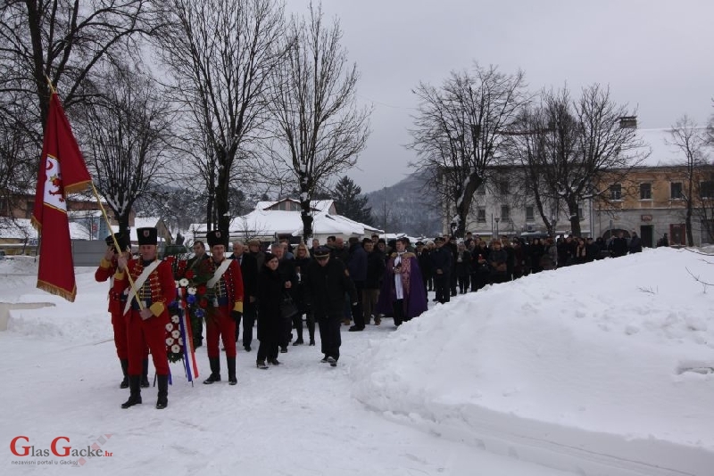 Povodom Dana Grada Otočca položeni vijenci i zapaljene svijeće 