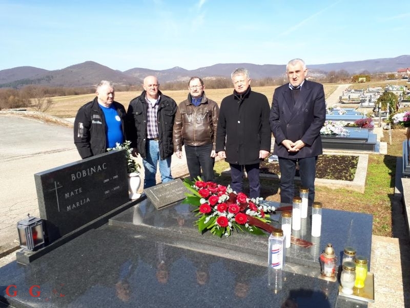 Obilježena sedma obljetnica smrti prvog Gradonačelnika Grada Otočca Dražena Bobinca