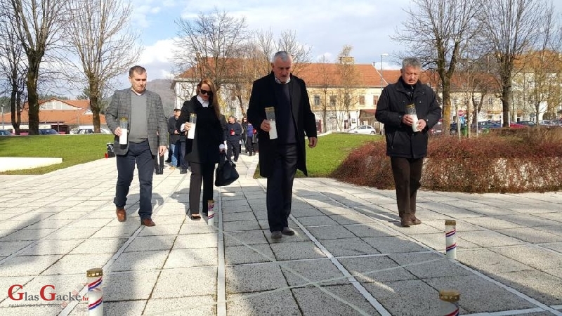 Zapaljene svijeće za Vukovar 