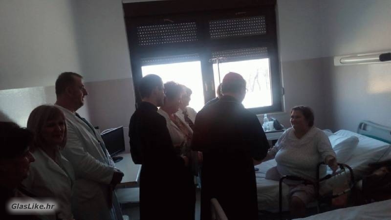 Biskup Križić pohodio bolesnike Opće bolnice Gospić