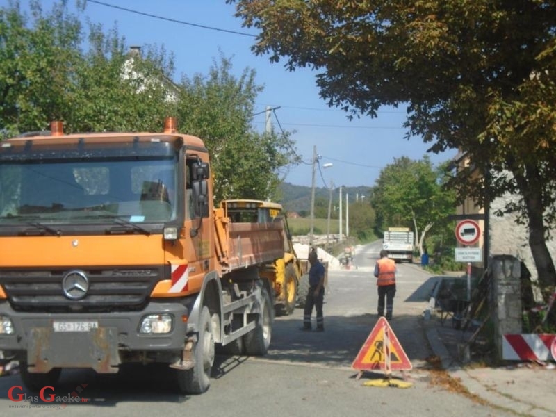 Radovi cestovne odvodnje u Lovačkoj ulici - Brinje
