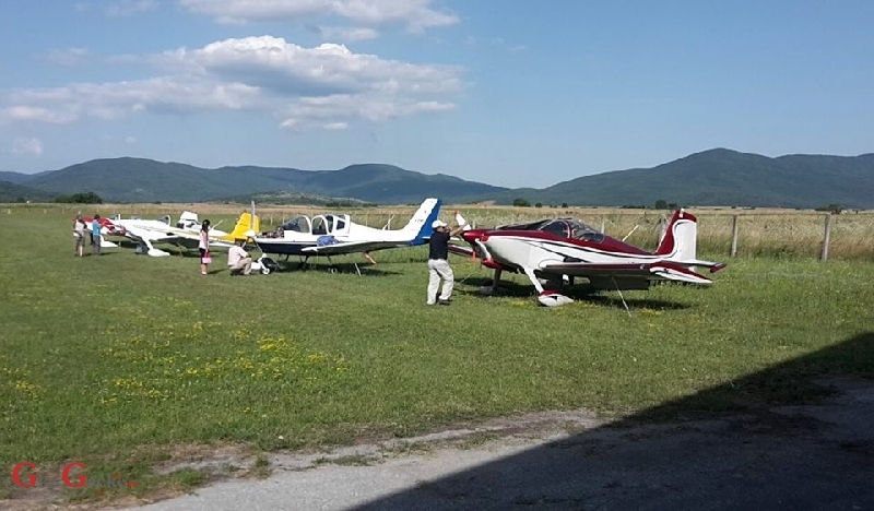Četiri aviona iz Italije sletjela u zračnu luku Otočac 