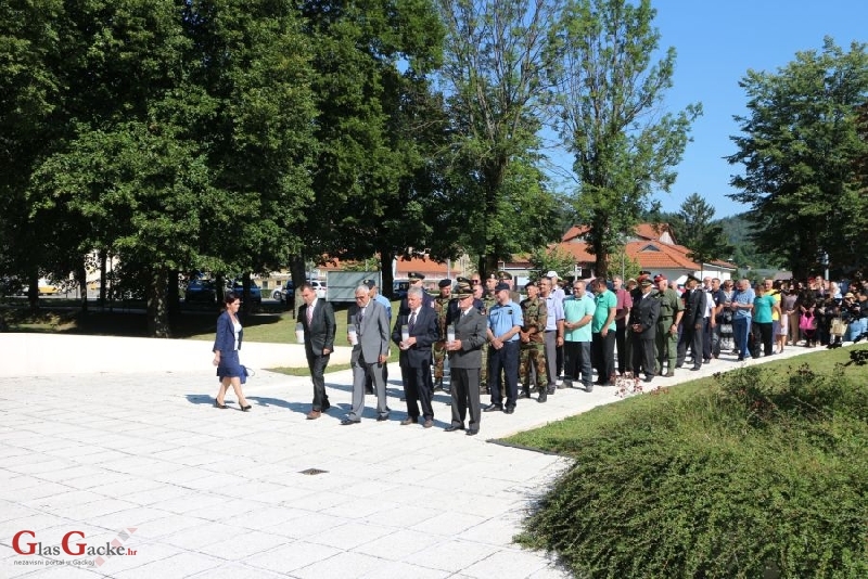 Položeni vijenci povodom 21. obljetnice Oluje
