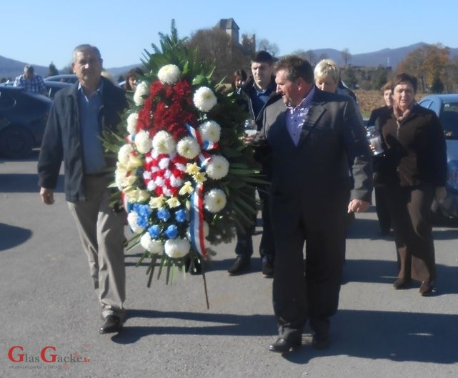 Brinje - Polaganje vijenaca u povodu blagdana Svih Svetih