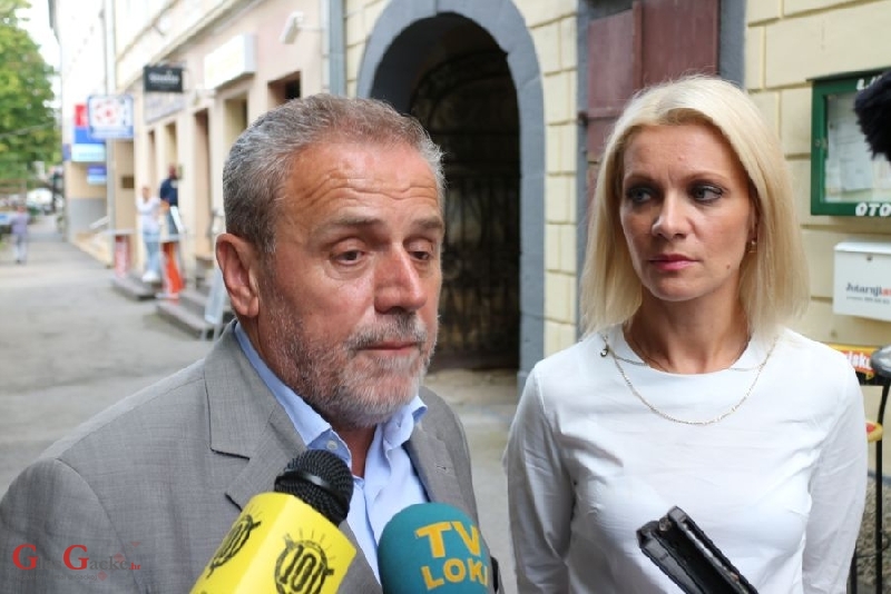Bandić dočekan kao premijer u Otočcu 