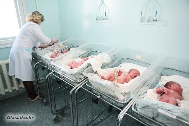U Općini Plitvička Jezera u prošloj godini rođeno 36 beba U Općini Plitvička Jezera u prošloj godini rođeno 36 beba