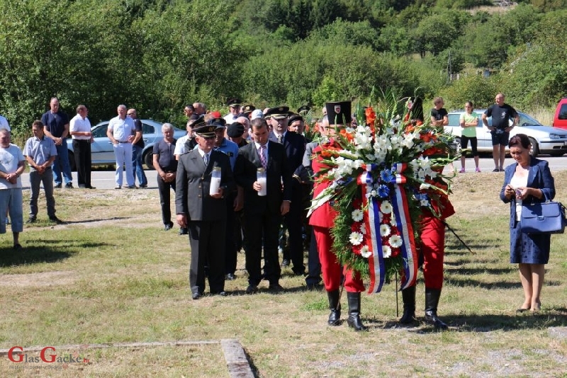 I u Zalužnici položeni vijenci i zapaljene svijeće 