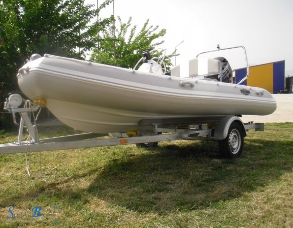 Otuđen gumenci čamac u Krivom Putu 