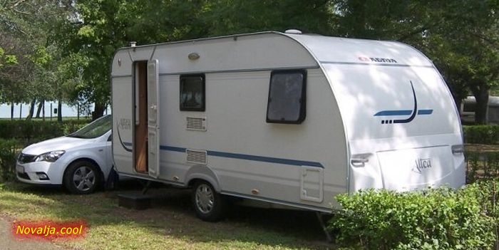 Iz kamp kućice u Novalji otuđio torbu s novcem 