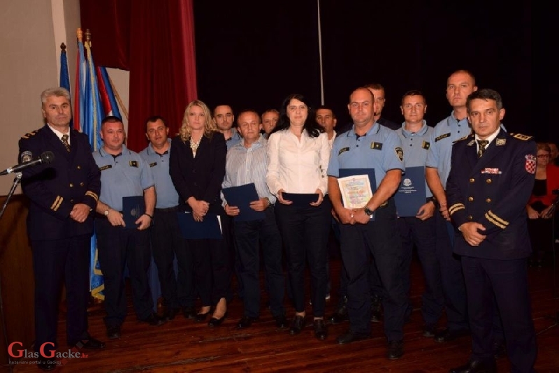 Među najboljim policijskim službenicima četri iz Otočca 