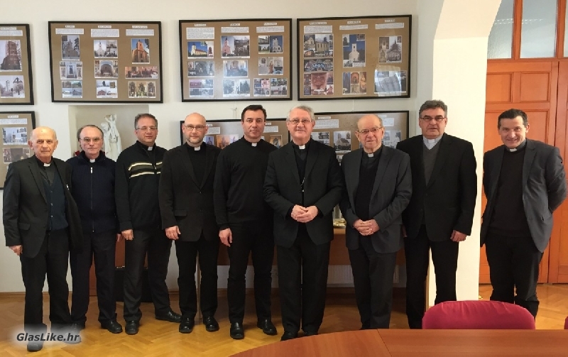 Sjednica zbora savjetnika i dekana s biskupom Križićem 