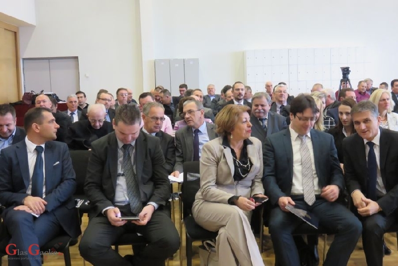 Tolušić: Poljoprivredno zemljište u najhitnijem roku bit će dano općinama i gradovima na upravljanje